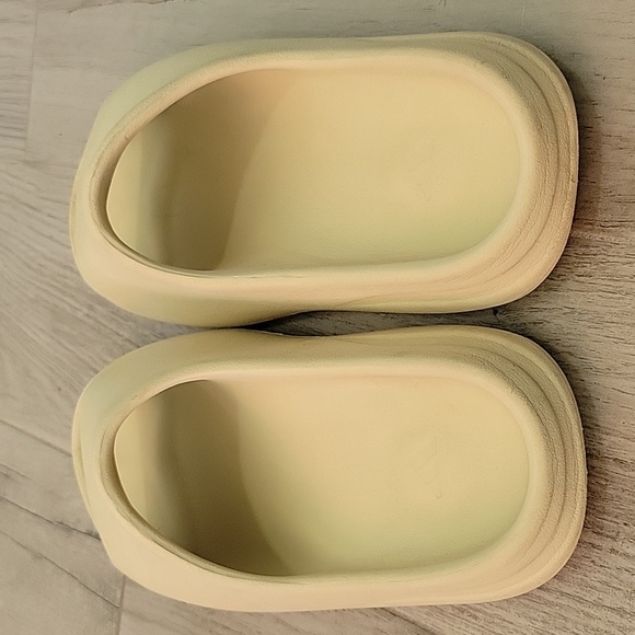 Adidas Yeezy Slide Bone - Picture 5 of 10